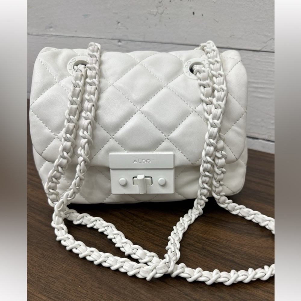 Aldo Quilted White Shoulder Bag! Perfect for spring and summer!🌷🌺🌸